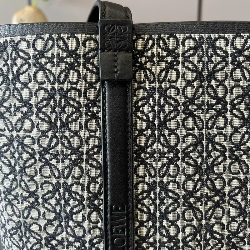 L0ew* bag 2210ya0048