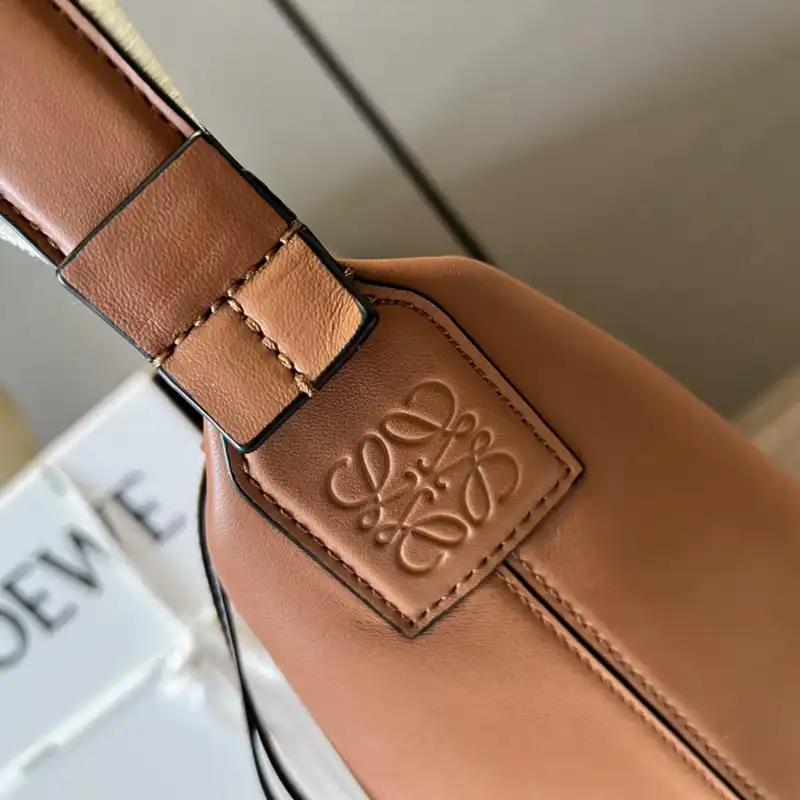 L0ew* bags 2404ya0081