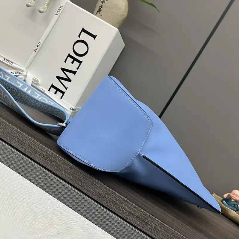 L0ew* bags 2404ya0085