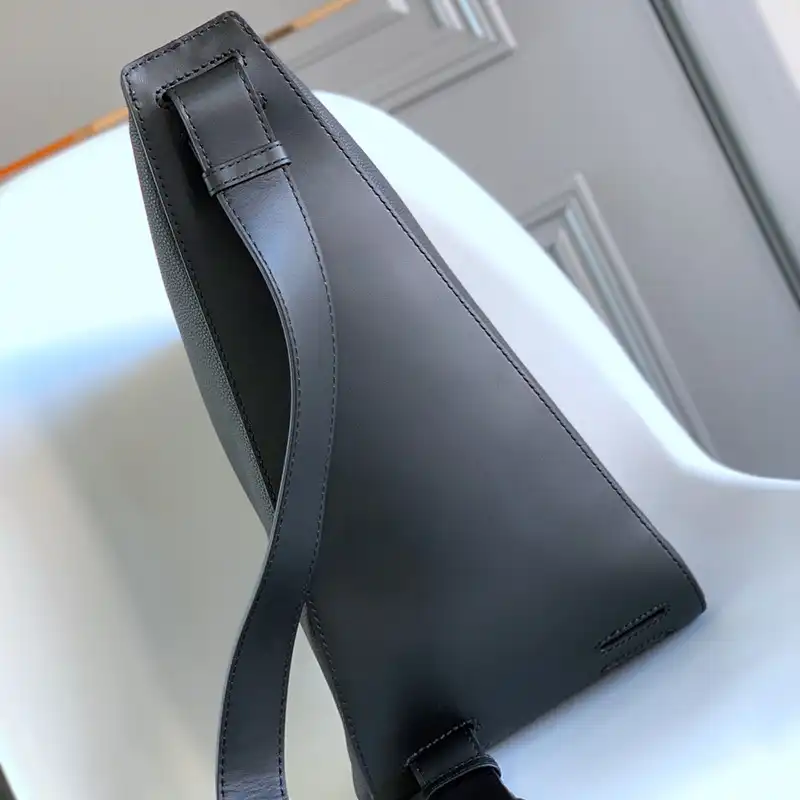 L0ew* bags 2404ya0093