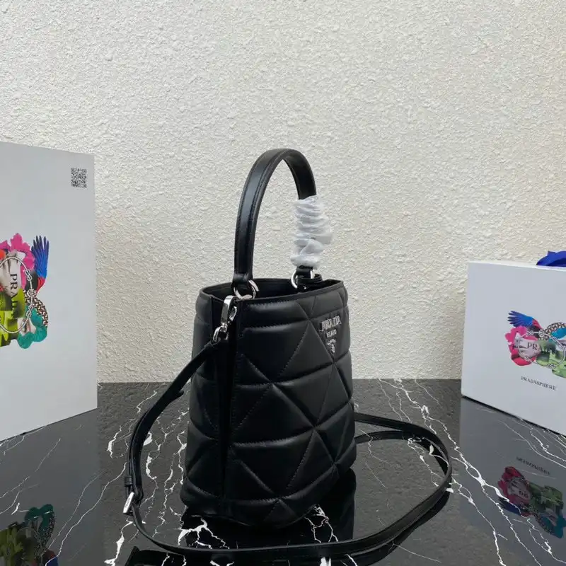 Pra*a bags 2012sh0023