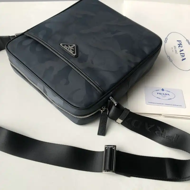 Pra*a bags 2012sh0083