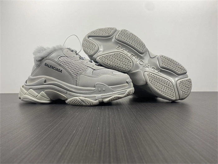 blcg triple s fake fur grey  668563 w3cq5 S*pportive 4433