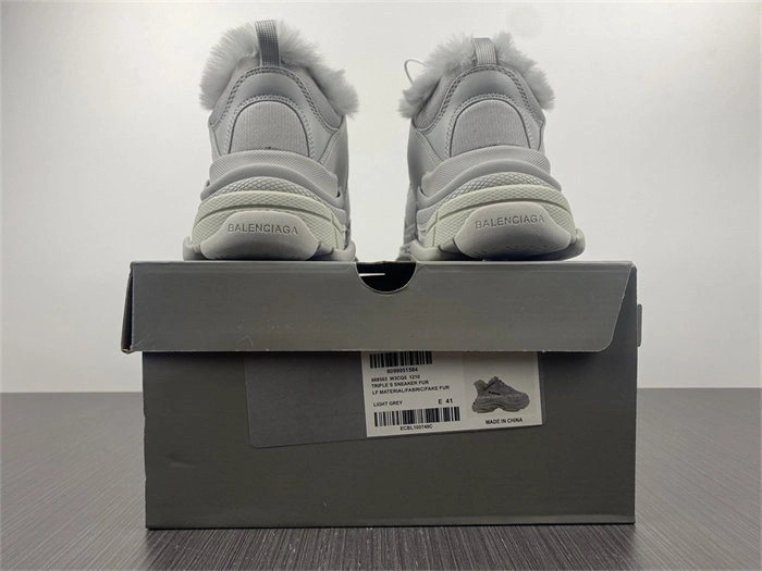 blcg triple s fake fur grey  668563 w3cq5 S*pportive 4433