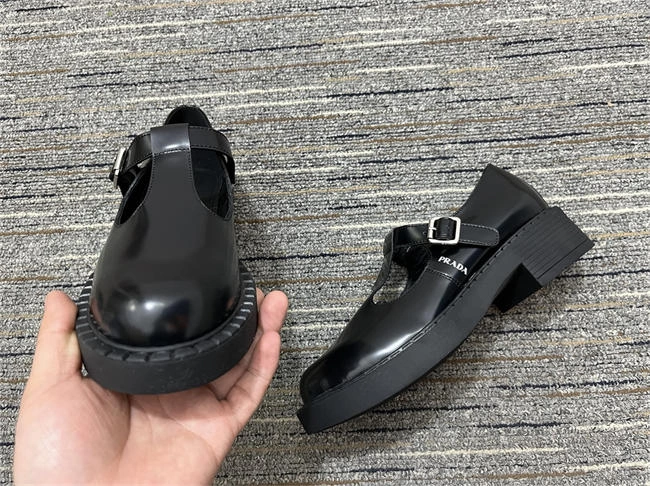 eyecatching Pra*a loafer women 3339